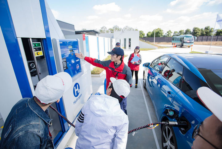 ,丰田Mirai，氢燃料汽车