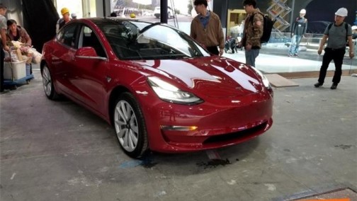 特斯拉MODEL 3亮相2018北京车展