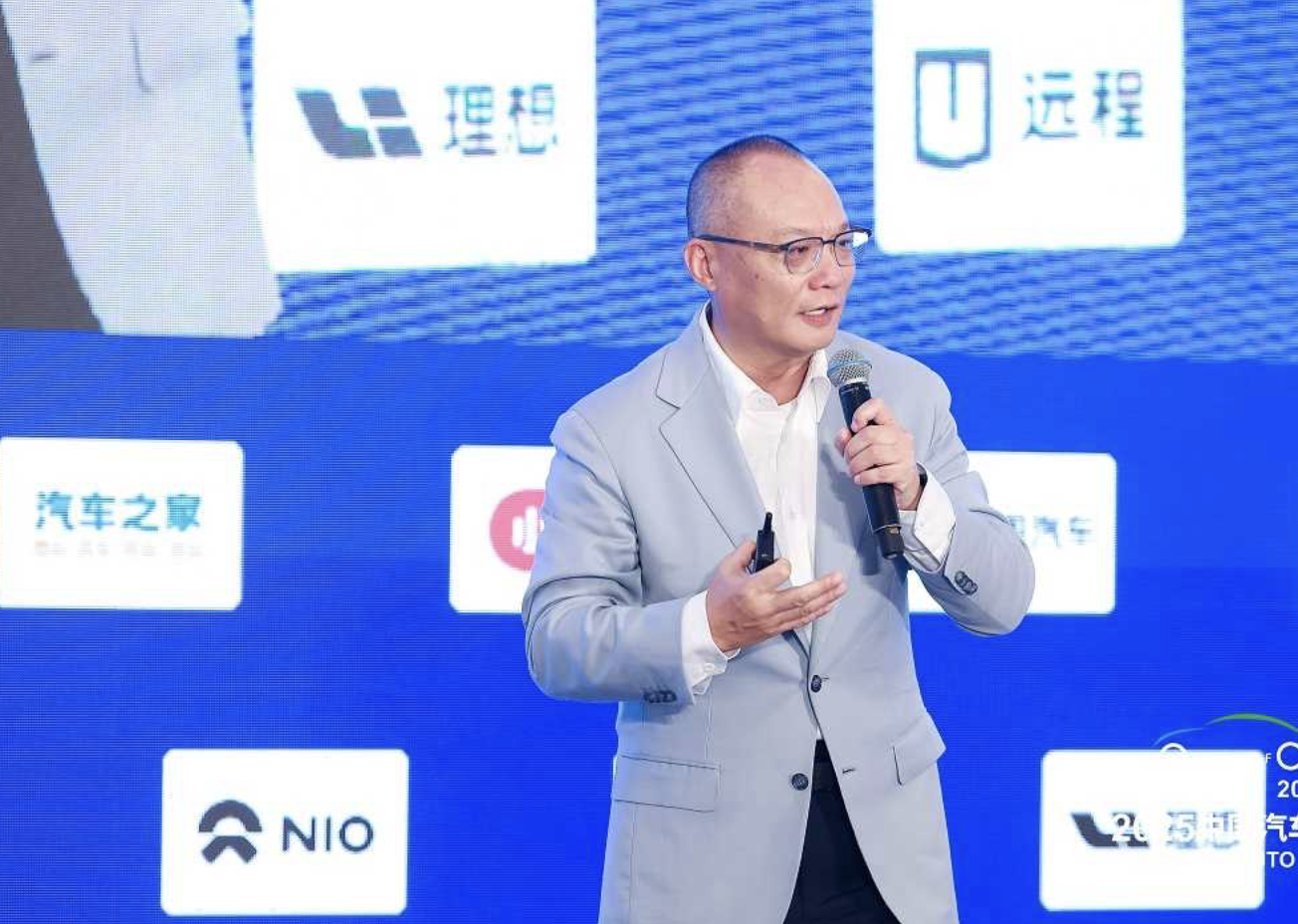 2025中国汽车论坛启幕 汽车之家AI+出海战略引领行业数智革新